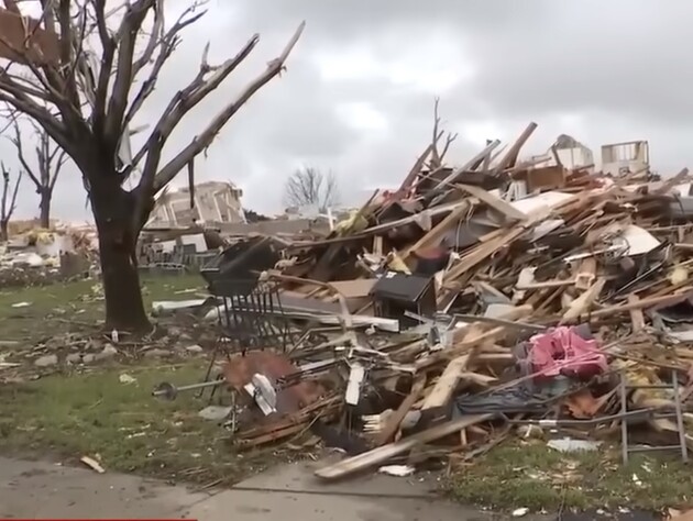 На низку штатів США обрушилися торнадо. Пошкоджено сотні будинків, є постраждалі