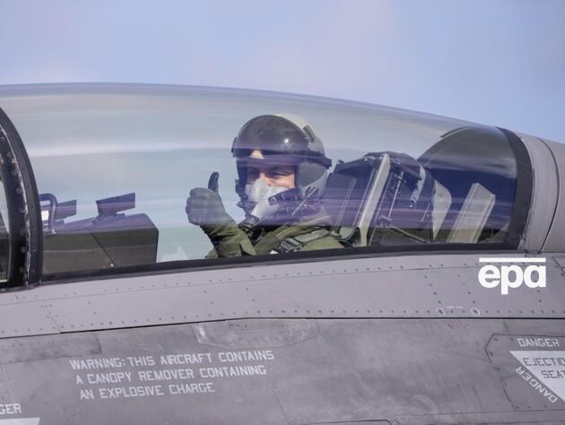 Нідерланди планують розпочати постачання F-16 Україні восени – глава міноборони