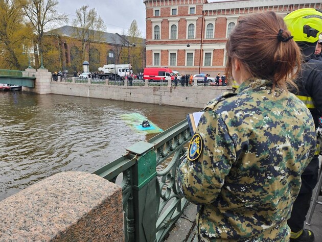 В упавшем в реку автобусе в Санкт-Петербурге погибли три человека, еще четверо в состоянии клинической смерти – МЧС 