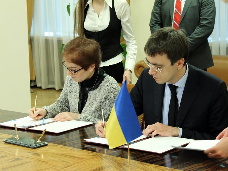 Украина и США подписали меморандум об уменьшении вредных выбросов авиации