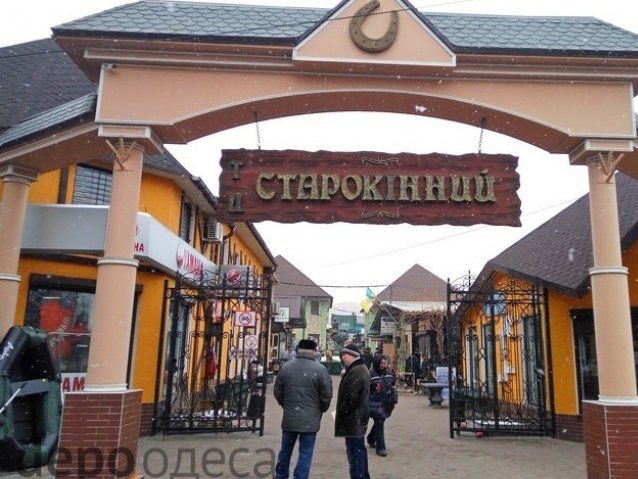 В Одессе продавщицу, вмешавшуюся в ссору двух посетителей рынка, ранили из обреза &ndash; полиция