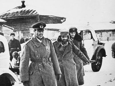 Киевлянка Хорошунова в дневнике 1943 года: Четверо суток шли немецкие войска в сторону фронта. И от этого делалось совсем тошно
