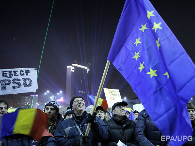 Более 200 тыс. человек требовали отставки правительства Румынии на центральной площади Бухареста &ndash; СМИ