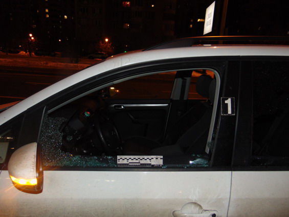 В Киеве неизвестные отобрали у водителя авто более миллиона гривен &ndash; полиция
