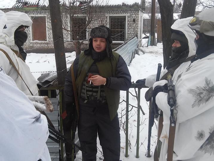 На блокпосту в Бахмуте нардеп Семенченко помешал полиции провести досмотр активистов с оружием