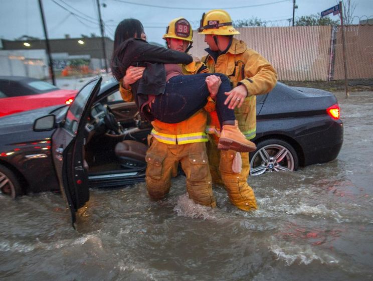 В американской Калифорнии число жертв мощного шторма увеличилось до четырех человек