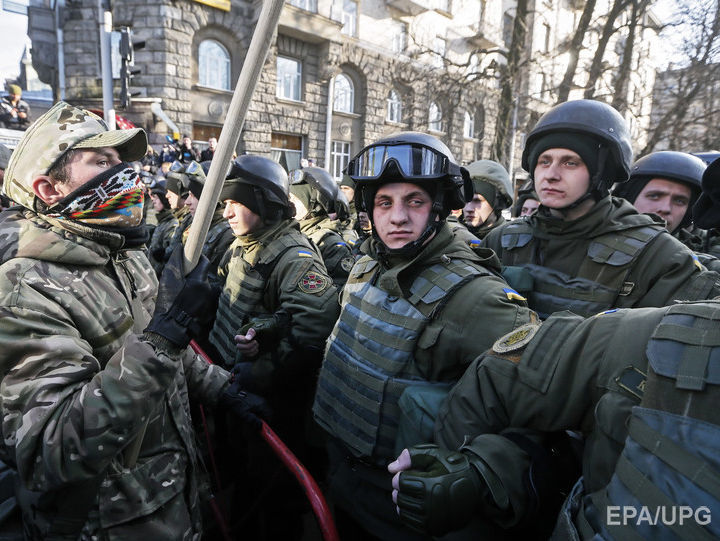 Во время столкновений в Киеве патрульной сломали пальцы &ndash; полиция