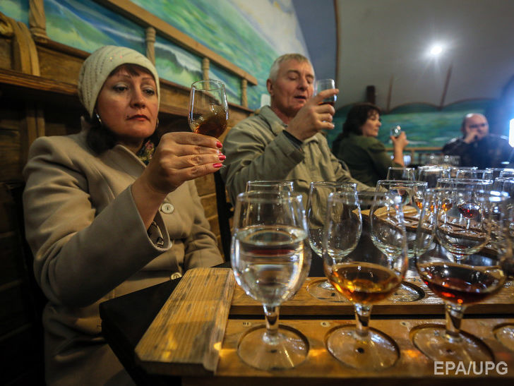 Россия собирается поставлять крымские вина на оккупированный Донбасс