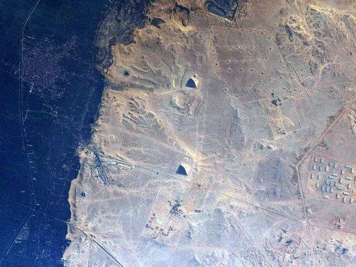 Астронавт показал, как египетские пирамиды выглядят из космоса