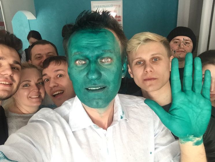 Навального в Барнауле облили зеленкой