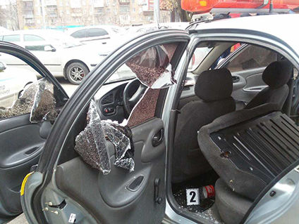 В Киеве на проспекте Победы неизвестные напали на машину частной охранной фирмы