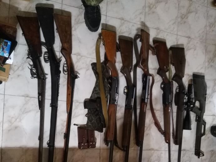 У лиц из окружения Януковича нашли арсенал оружия и документы "ДНР" – ГПУ