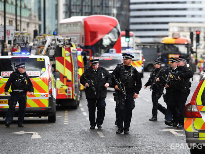 Во время теракта в Лондоне погибли пять человек, 40 &ndash; получили ранения. Полиции известна личность нападавшего