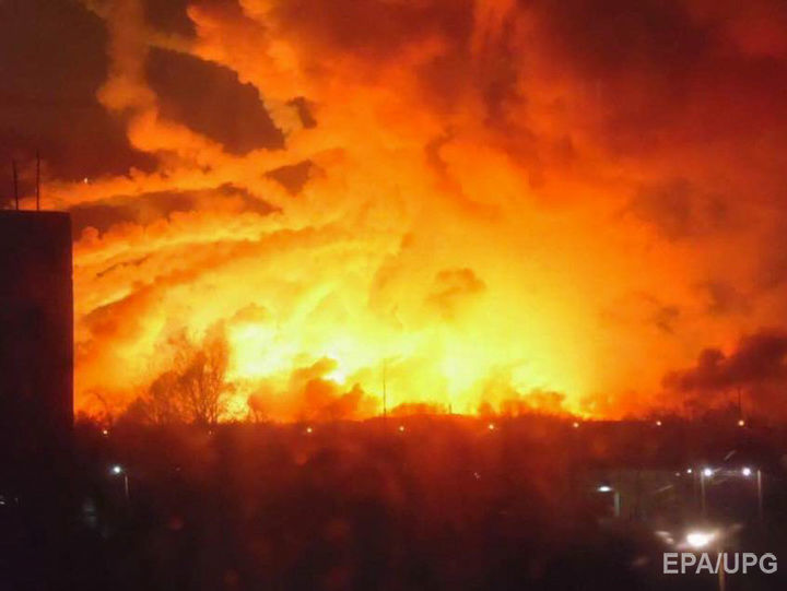 Взрывы на военных складах в Балаклее. Подборка самых зрелищных видео