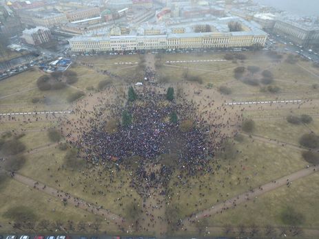 10 тыс. человек митингует против коррупции в Санкт-Петербурге – журналист