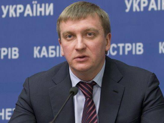 Петренко просит демократические страны не признавать заочный арест Яценюка в РФ