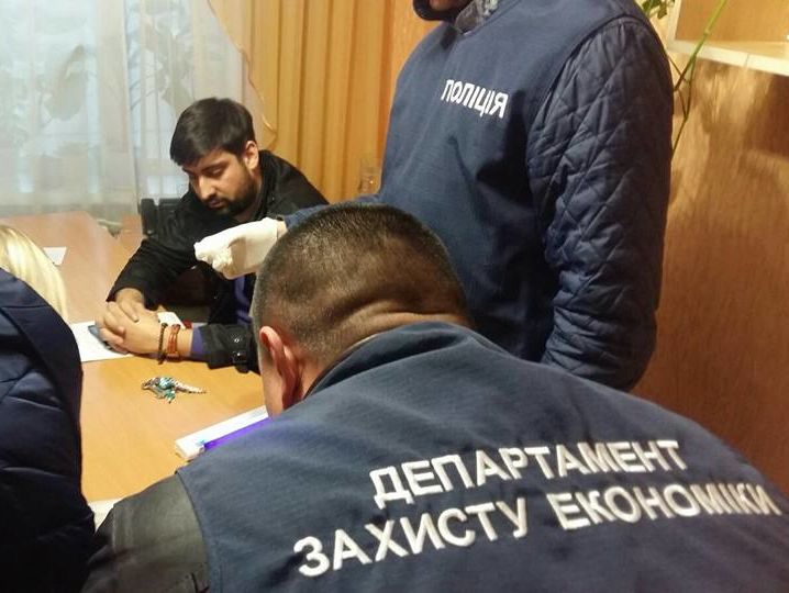 Луценко: Прокуратура и полиция задержали на взятке директора коммунального предприятия, депутата Черниговского облсовета