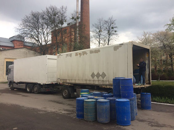 Во Львовской области полиция изъяла 25 тонн спирта, которые перевозили как товары курьерской службы