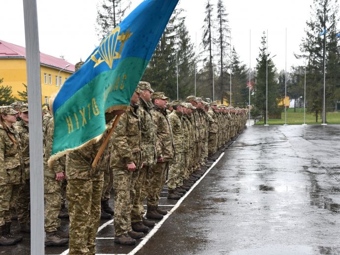 Во Львовской области стартовали военные многонациональные учения десантников