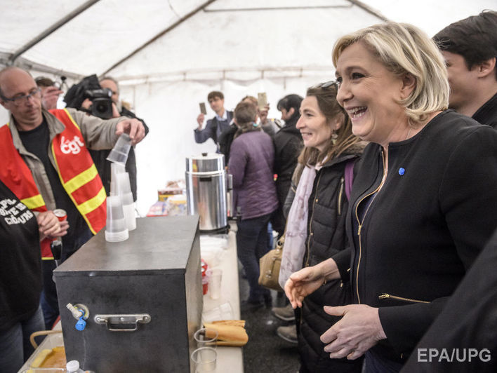 Олланд призвал правительство Франции способствовать поражению Ле Пен на выборах