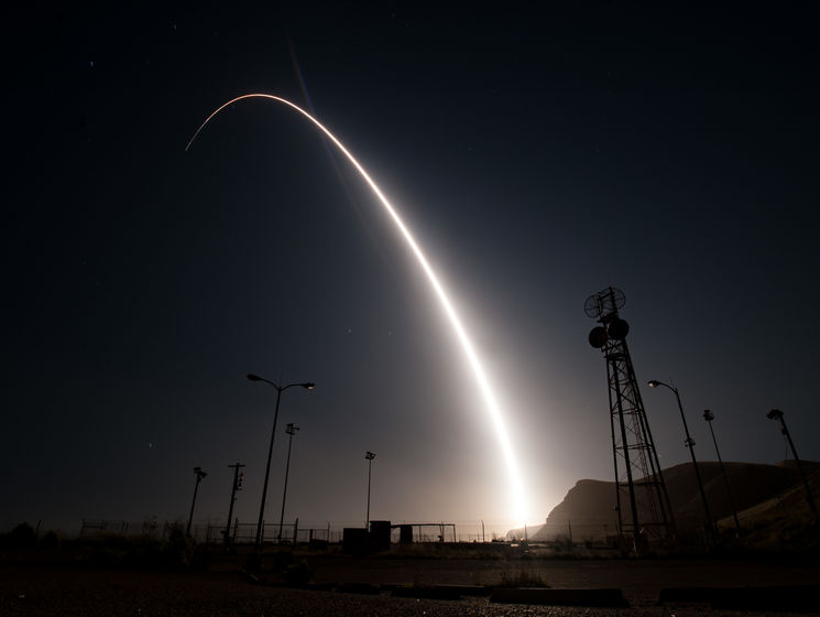 США запустили баллистическую ракету. Видео