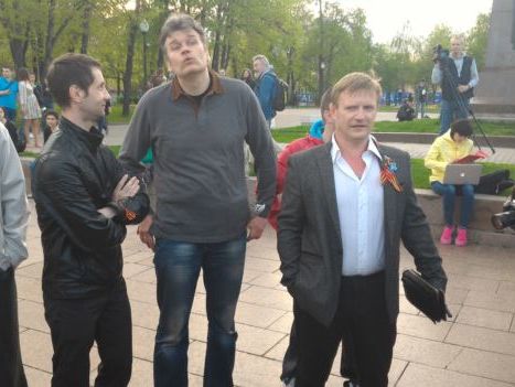 В прокремлевском движении SERB заявили, что полиция опрашивает активистов в связи с нападением на Навального