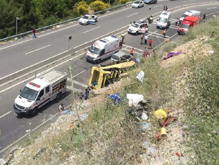 В Турции автобус упал c утеса, 20 человек погибли, 11 ранены
