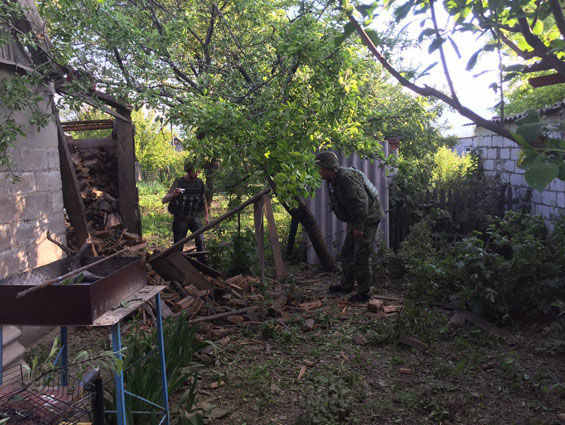 Боевики обстреляли Авдеевку, снаряд попал во двор жилого дома – полиция
