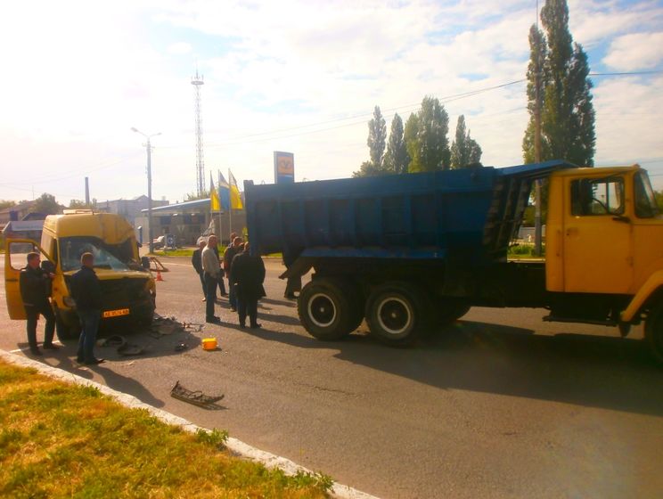 В Днепропетровской области маршрутка врезалась в грузовик &ndash; Госслужба по ЧС