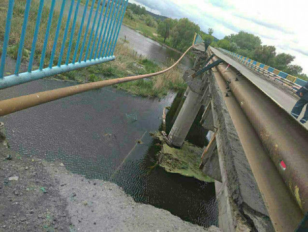 В Харьковской области частично обрушился 245-метровый мост через Северский Донец