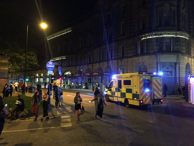 На стадионе в Манчестере во время концерта произошли взрывы. Есть жертвы