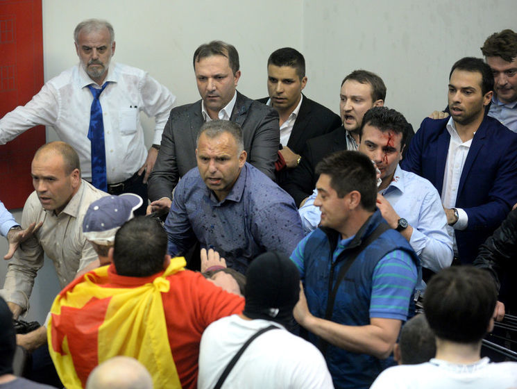 В Македонии девять человек получили условные сроки за штурм парламента