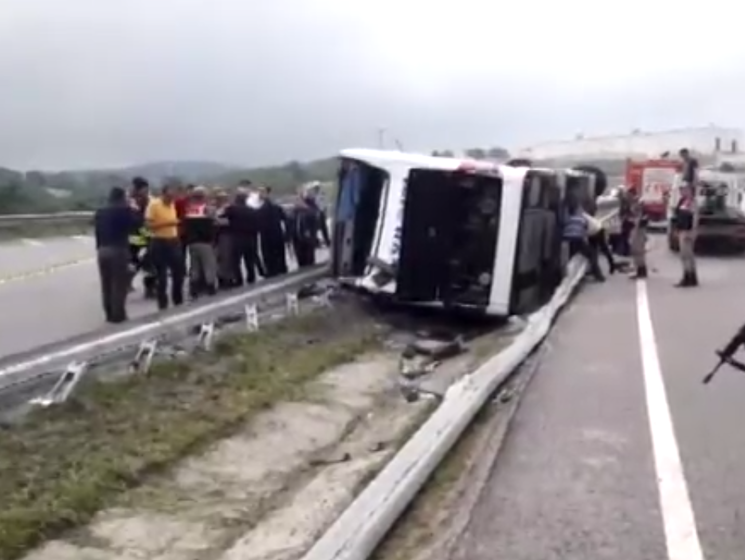 В Турции перевернулся автобус с военными: пострадали 47 человек