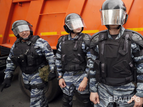 В Санкт-Петербурге массово задерживают активистов антикоррупционного митинга. Видео