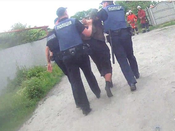 После ссоры с женой пьяный житель Днепра вышел на улицу с гранатой без чеки и угрожал всех взорвать – полиция