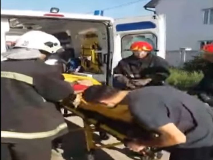 В Измаиле спасатели освободили женщину, которая несколько дней провела под завалами разрушенного дома