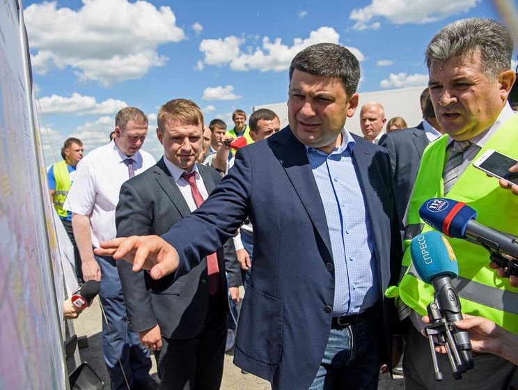 Гройсман сообщил, что в этом году в Украине завершат более 290 объектов дорожной инфраструктуры