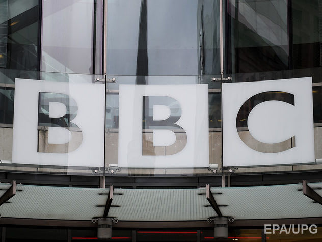 Ведущий вечерних новостей BBC две минуты молчал в прямом эфире