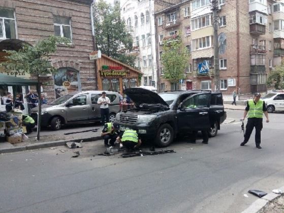 В Киеве взорвался автомобиль, есть пострадавший