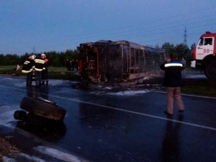 В Татарстане объявлен траур в связи с гибелью людей во время аварии автобуса