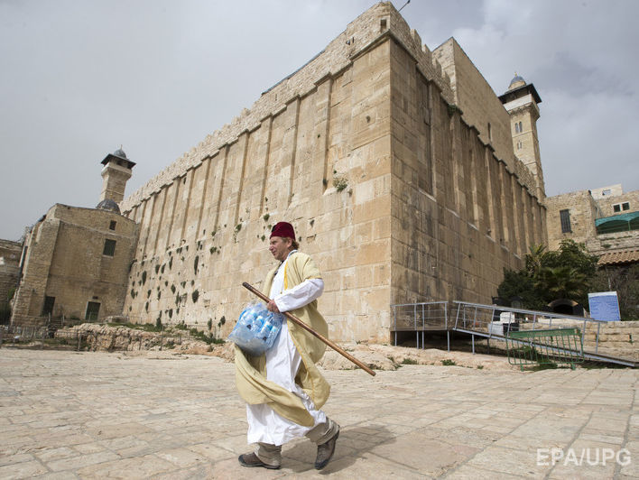 ЮНЕСКО объявило старый город Хеврона палестинским памятником. В ответ Израиль сократил финансирование ООН на $1 млн