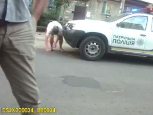 Мужчина попался на попытке подставить украинских патрульных полицейских. Видео