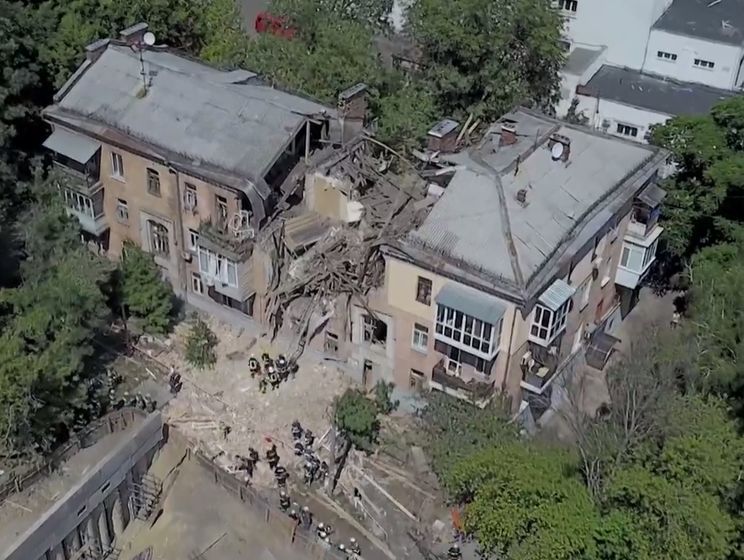 Взорванный в Киеве жилой дом показали с высоты. Видео