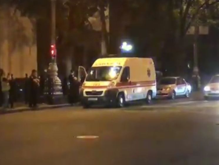 В Киеве автомобиль сбил перебегавшего дорогу полицейского &ndash; СМИ