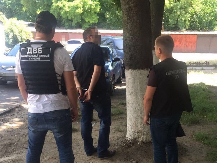 В Одессе полицейских задержали при получении взятки