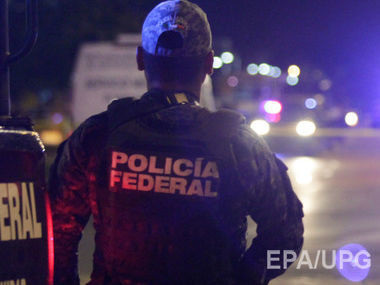 В Мексике сбежавших от преступников полицейских приговорили к 27 годам тюрьмы. Видео