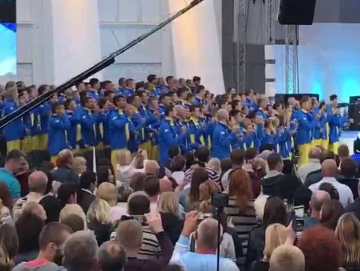 Украинская сборная перед отправлением на Дефлимпиаду исполнила гимн на языке жестов. Видео