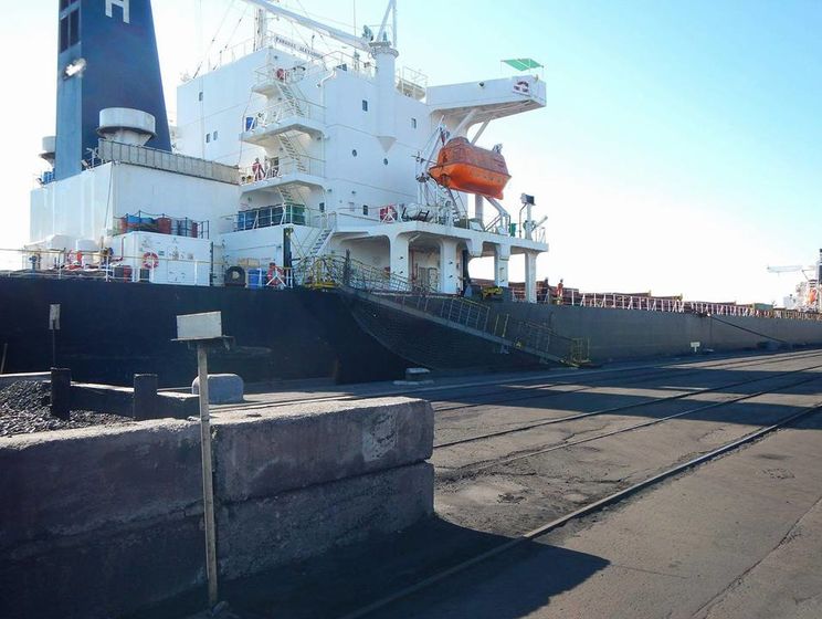 В порт Одессы прибыло судно с углем из ЮАР