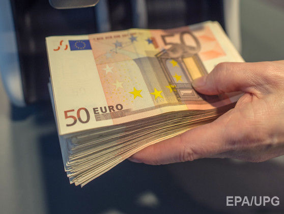 Курс гривны к евро упал до 30,70 грн/€