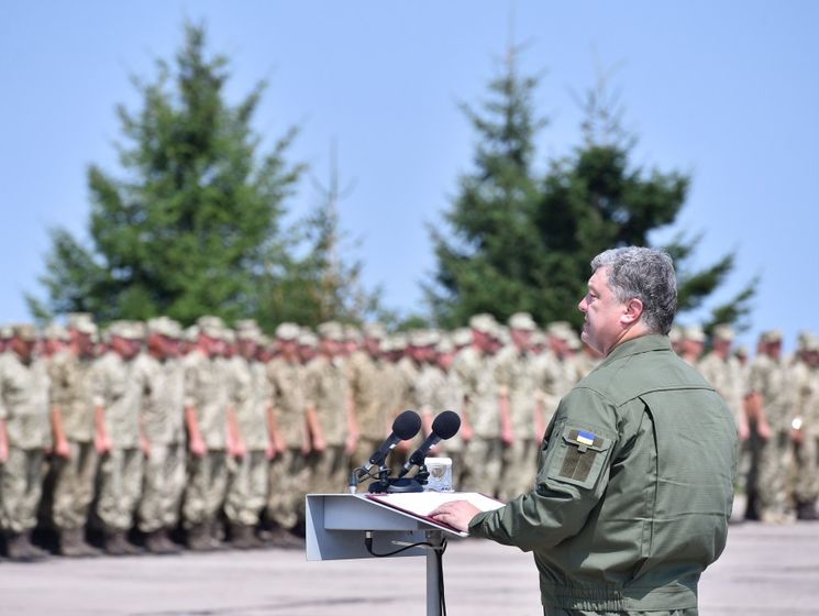 Порошенко сообщил об увеличении доплат военнослужащим в зоне АТО